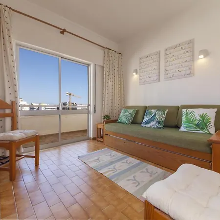 B43 - Spotless Seaview Apartment *