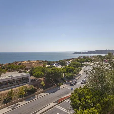 B43 - Spotless Seaview Apartment *