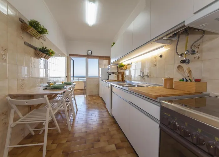 B43 - Spotless Seaview